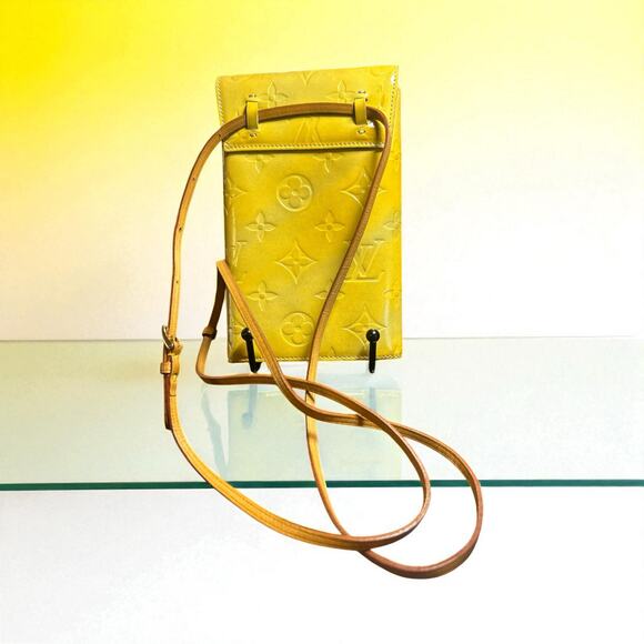 LOUIS VUITTON Monogram Vernis Walker
Wallet Yellow - Picture 2 of 12